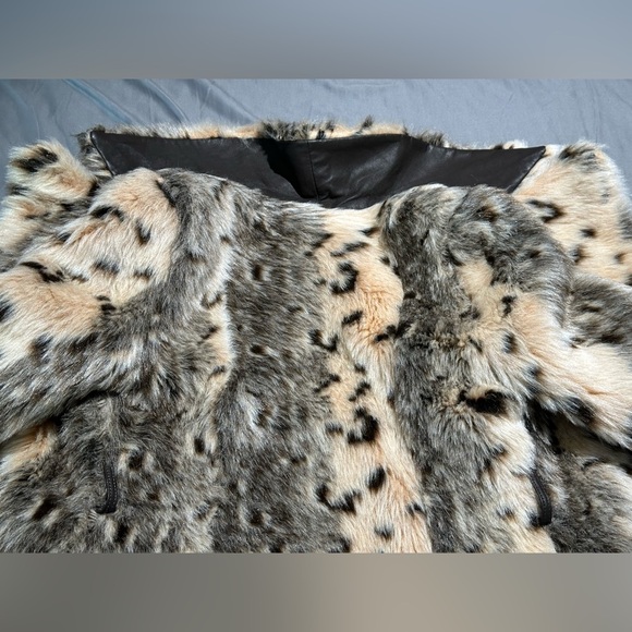 💗Vintage💗 Irving Posluns: Women’s Vintage Faux Fur Coat- Size 11-12 - Picture 11 of 14